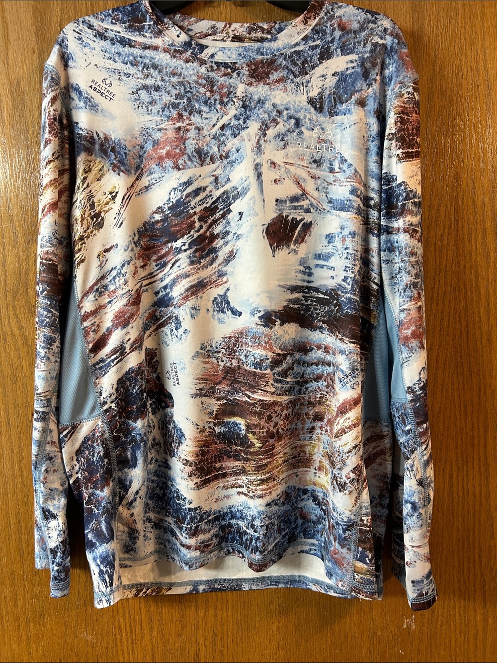 Realtree Fishing Large Long Sleeve Shirt